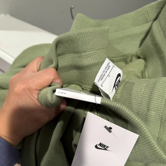 (L) NWT Nike Women's Phoenix Fleece Oversized Jogger Oil Green - Picture 4 of 4